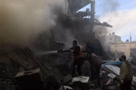 Cảnh đổ nát sau vụ oanh tạc của Israel xuống Dải Gaza ngày 14/12. (Nguồn: THX/TTXVN) 
