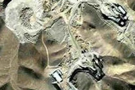 Những người tình nghi không sử dụng biện pháp gì để tự bảo vệ dù rằng mức phóng xạ urani cao gấp 60 lần mức thông thường. (Nguồn: Reuters)