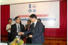 Ký văn bản hợp tác giữa Bộ Khoa học Công nghệ, UNDP và SS-Gate. (Nguồn: Internet)