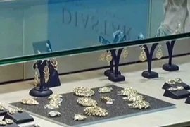 Các bộ sưu tập đá quý và trang sức trị giá hơn 100 triệu USD tham gia triển lãm. (Nguồn: Channel NewsAsia)