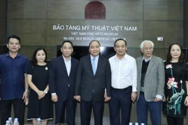 Thủ tướng Nguyễn Xuân Phúc thăm Bảo tàng Mỹ thuật Việt Nam. (Ảnh: Thống Nhất/TTXVN)
