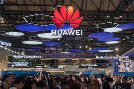 Một gian hàng của Huawei tại Hội nghị di động thế giới, Thượng Hải, Trung Quốc ngày 27/6 vừa qua. (Ảnh: AFP/TTXVN)