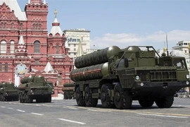 Hệ thống tên lửa phòng không S-300 của Nga. (Ảnh: AP/TTXVN)