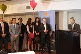 Đại sứ Việt Nam tại Argentina Đặng Xuân Dũng gặp gỡ thân mật với các cơ quan, tổ chức của Argentina và những bạn bè nước sở tại có quan hệ mật thiết với Việt Nam. (Ảnh: Hoài Nam/TTXVN)