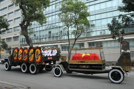 Linh xa chở linh cữu đồng chí Nguyễn Văn Trân. (Ảnh: Lâm Khánh/TTXVN)