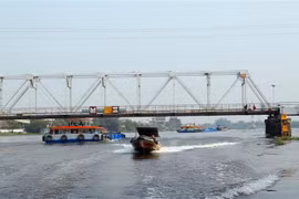 Dự án cải tạo, nâng cấp luồng sông Sài Gòn, đoạn từ cầu Bình Lợi (TP.Hồ Chí Minh) tới cảng Bến Súc, tỉnh Bình Dương. (Ảnh: Huy Hùng./TTXVN)