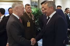 Bộ trưởng Quốc phòng Nga Sergei Shoigu và người đồng cấp Mỹ James Mattis. (Nguồn: Bộ Quốc phòng Nga/rt)