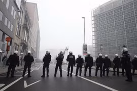 Cảnh sát ở thủ đô Brussels của Bỉ. (Ảnh: THX/TTXVN)