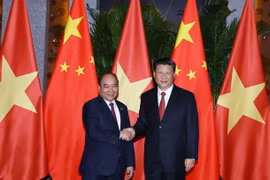 Thủ tướng Nguyễn Xuân Phúc hội kiến Tổng Bí thư, Chủ tịch Trung Quốc Tập Cận Bình. (Ảnh: Thống Nhất/TTXVN)