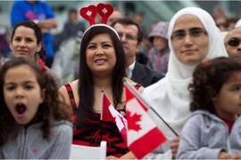 Một nhóm người nhập cư vào Canada. (Nguồn: The Canadian Press)