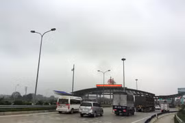 Phương tiện lưu thông qua trạm thu phí của dự án đường cao tốc Pháp Vân-Cầu Giẽ. (Ảnh: Việt Hùng/Vietnam+)
