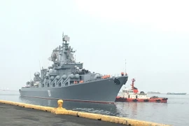 Tàu tuần dương tên lửa dẫn đường của Nga Varyag thực hiện một ghé cảng tại Manila vào ngày 20/4/2017. (Nguồn: rappler)