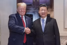 Tổng thống Mỹ Donald Trump (trái) và Chủ tịch Trung Quốc Tập Cận Bình (phải) tại cuộc gặp ở Buenos Aires, Argentina ngày 1/12. (Ảnh: THX/TTXVN)