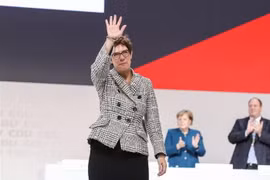 Tổng thư ký đảng liên minh Dân chủ Cơ đốc giáo (CDU) của Đức, bà Annegret Kramp-Karrenbauer sau khi được bầu làm Chủ tịch CDU tại Hội nghị của đảng ở Hamburg ngày 7/12. (Ảnh: THX/TTXVN)