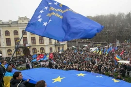Người biểu tình tập trung ở một địa điểm tại trung tâm Kiev. (Nguồn: Reuters)
