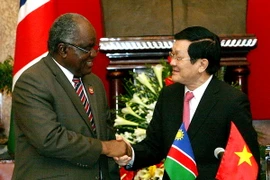Chủ tịch nước Trương Tấn Sang và Tổng thống Hifikepunye Pohamba tại cuộc gặp gỡ báo chí, sau khi kết thúc hội đàm và ký kết các hiệp định hợp tác giữa hai nước. (Ảnh: Nguyễn Khang/TTXVN)