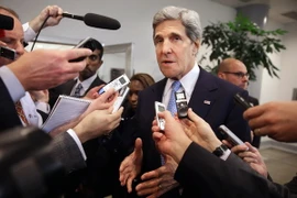 Ngoại trưởng Mỹ John Kerry trả lời phỏng vấn trước phiên điều trần tại Washington, DC. ngày 13/11. (Nguồn: AFP/TTXVN)