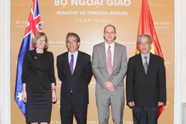 Các Thứ trưởng chụp ảnh chung. (Ảnh: Phương Hoa/TTXVN)