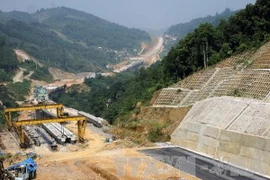 Phó Thủ tướng hối thúc tiến độ cao tốc Nội Bài-Lào Cai 