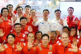 Chủ tịch nước chúc Tết công nhân giàn khai thác dầu khí Cửu Long JOC