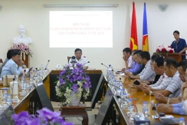 Đại sứ Việt Nam tại Campuchia Nguyễn Huy Tăng chủ trì Hội nghị. (Ảnh: Hoàng Minh/TTXVN)