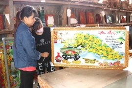An Giang: Độc đáo làng nghề tranh vẽ kiếng có một không hai