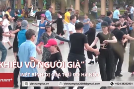 Khiêu vũ người già - Nét đẹp bình dị ở Thủ đô Hà Nội