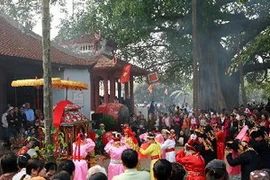 Lễ dâng hương. (Ảnh: Xuân Trường/TTXVN)