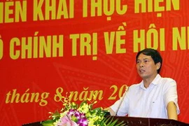 Ông Bùi Thanh Sơn, Thứ trưởng Bộ Ngoại giao, Ủy viên Ban cán sự Đảng ngoài nước phát biểu tại Hội nghị. (Ảnh: Trọng Đức/TTXVN)