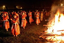 Lễ hội nhảy lửa của người Pà Thẻn ở huyện Bắc Quang và huyện Quang Bình, Hà Giang. (Ảnh: TTXVN)