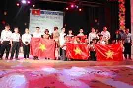 Đoàn Việt Nam tại Lễ trao giải Kỳ thi Toán quốc tế BIMC’2013. (Ảnh: Duy Trinh/Vietnam+)