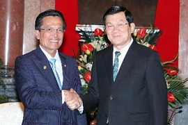 Chủ tịch nước Trương Tấn Sang tiếp ông Hagi Apong, Bộ trưởng Giáo dục kiêm Chủ tịch cơ quan Đầu tư Brunei. (Ảnh: Nguyễn Khang/TTXVN)