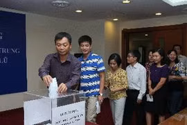 Công đoàn Thông tấn xã Việt Nam tổ chức lễ phát động quyên góp ủng hộ đồng bào miền Trung bị thiệt hại do bão lũ. (Ảnh: TTXVN)