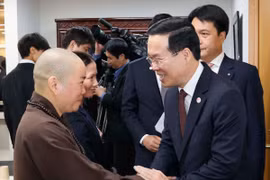Chủ tịch nước Võ Văn Thưởng với các đại biểu dự buổi gặp mặt. (Ảnh: Thống Nhất/TTXVN)