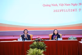 Phó Chủ tịch, Tổng Thư ký Ủy ban Trung ương MTTQ Việt Nam Nguyễn Thị Thu Hà và Phó Chủ tịch Chính hiệp toàn quốc Trung Quốc Vương Dũng chủ trì hội nghị. (Ảnh: Văn Điệp/TTXVN)