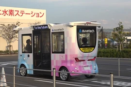 Xe buýt tự hành Auvetech chở được 8 người, di chuyển với tốc độ 20km/h đi vào hoạt động chính thức từ tháng 12/2023. (Nguồn: Vietnam+)