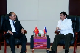 Thủ tướng Nguyễn Xuân Phúc gặp Tổng thống Philippines Rodrigo Duterte. (Ảnh: Thống Nhất/TTXVN)