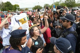 Người dân ủng hộ Tổng thống Brazil Dilma Rousseff biểu tình ở thủ đô Brasilia. (Nguồn: AFP/TTXVN)