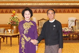 Chủ tịch Quốc hội Nguyễn Thị Kim Ngân hội kiến với Chủ tịch Hạ viện Myanmar Win Myint. (Ảnh: Trọng Đức/TTXVN)