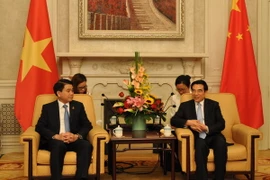 Chủ tịch Ủy ban Nhân dân thành phố Hà Nội Nguyễn Đức Chung và Thị trưởng Bắc Kinh Vương An Thuận. (Nguồn: TTXVN)