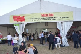 Quang cảnh bên ngoài gian trưng bày của báo Nhân Dân. (Ảnh: Bích Hà/Vietnam+)