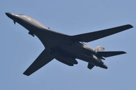 Máy bay B-1B của Mỹ bay trên bầu trời Pyeongtaek, Hàn Quốc ngày 13/9. (Nguồn: AFP/TTXVN)