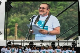 Thủ lĩnh FARC Timoleon Jimenez phát biểu trước các thành viên FARC. (Nguồn: france24.com)