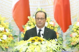 Tổng thống Pháp Francois Hollande đọc Diễn văn tại buổi chiêu đãi. (Ảnh: Nhan Sáng/TTXVN)