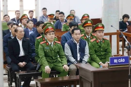 Các bị cáo tại phiên tòa xét xử sơ thẩm. (Ảnh: Doãn Tấn/TTXVN)