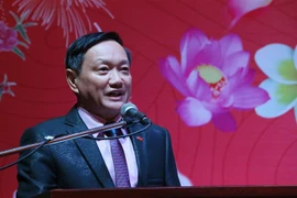 Đại sứ Việt Nam tại Lào Nguyễn Bá Hùng phát biểu tại Tết Cộng đồng. (Ảnh: Xuân Tú/TTXVN)