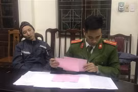 Đối tượng Trần Thế Khương tại cơ quan điều tra. (Ảnh: TTXVN phát)