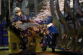 Xưởng hàn khung xe máy Vespa tại Công ty TNHH Piaggio Việt Nam, khu công nghiệp Bình Xuyên, tỉnh Vĩnh Phúc. (Ảnh: Trần Việt/TTXVN)