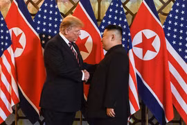 Ông Trump khen ông Kim trong cuộc gặp đầu tiên ở Metropole