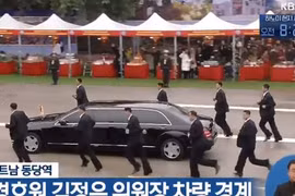 Video đội vệ sĩ chạy theo bảo vệ xe Chủ tịch Triều Tiên Kim Jong-un